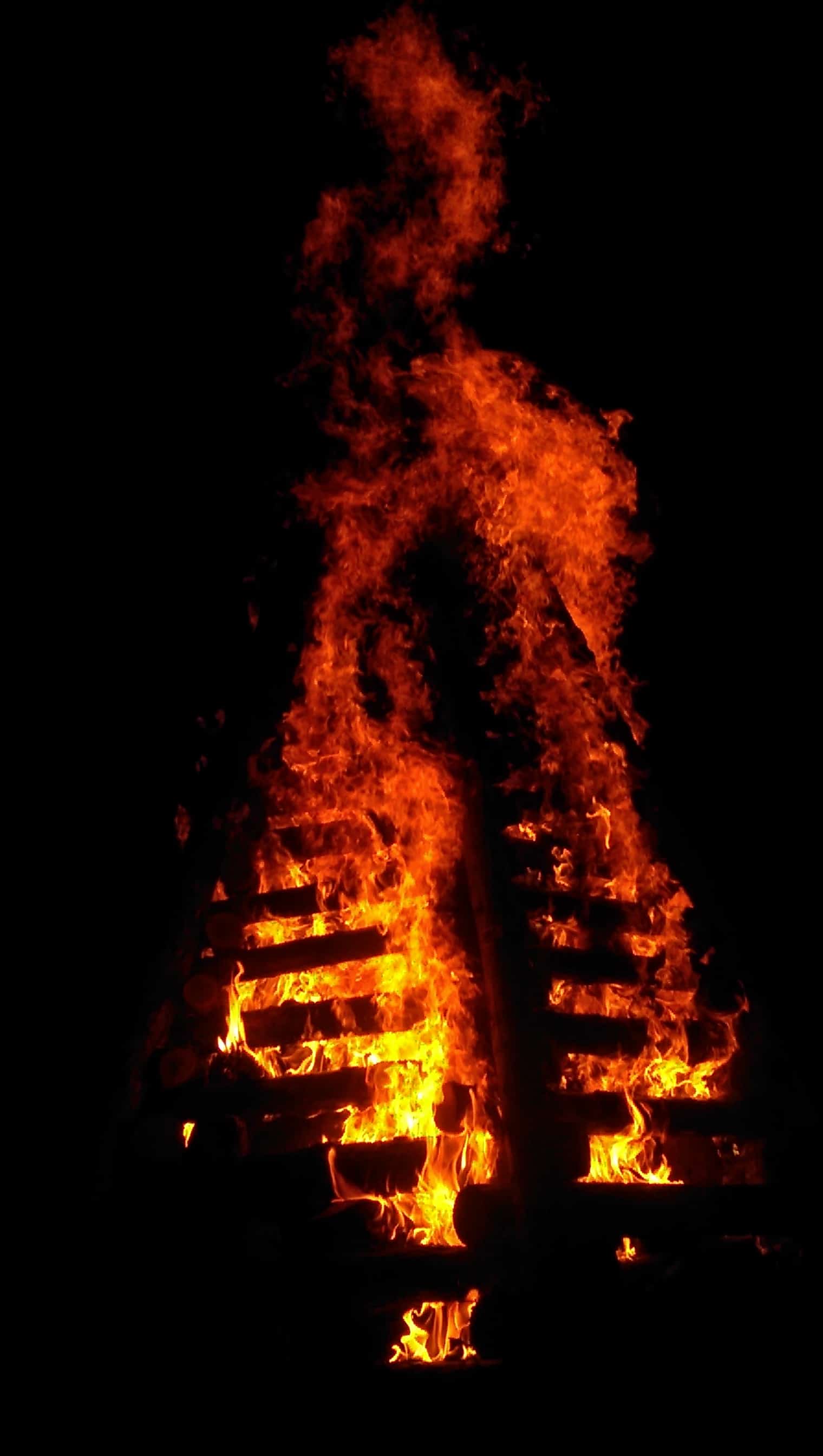 Bonfires on the Levee A Louisiana Christmas Tradition The Bucket